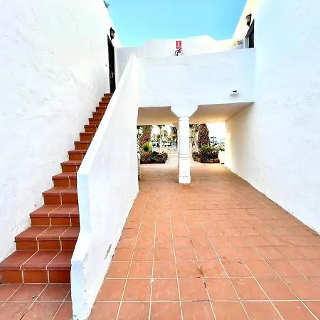 Apartamento con Wifi, vista piscina, cerca playa, Corralejo *