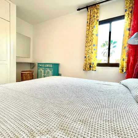 Apartamento con Wifi, vista piscina, cerca playa, Corralejo *