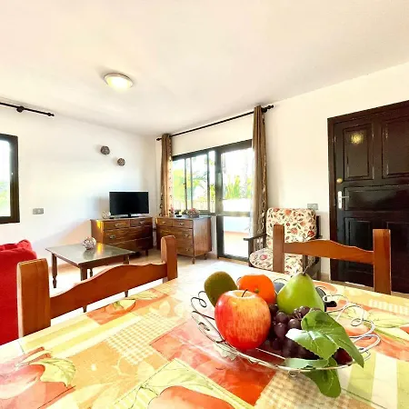 Apartamento con Wifi, vista piscina, cerca playa, Corralejo Apartamento *