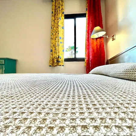 Apartamento con Wifi, vista piscina, cerca playa, Corralejo *
